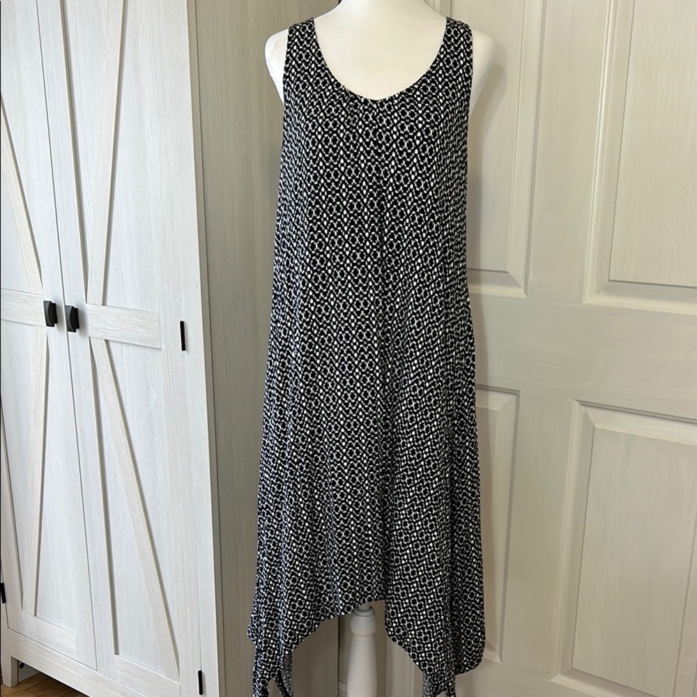 Anne Klein Black and White Handkerchief hem Dress Sz m